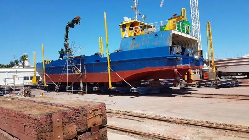 Kapal kerja untuk dijual