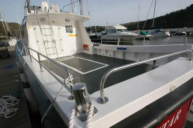 Kapal kerja untuk dijual