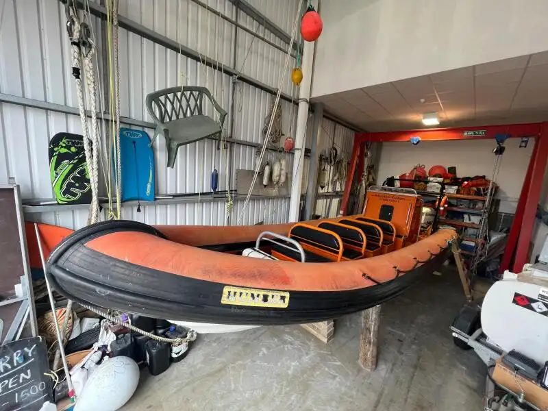 Kapal kerja untuk dijual