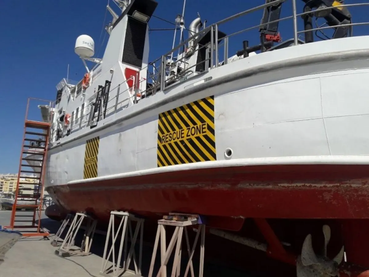 Kapal tinjauan untuk dijual
