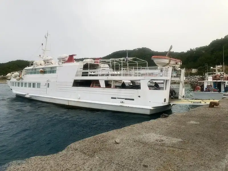 Kapal penumpang untuk dijual