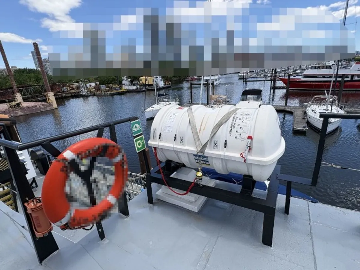 Kapal tinjauan untuk dijual