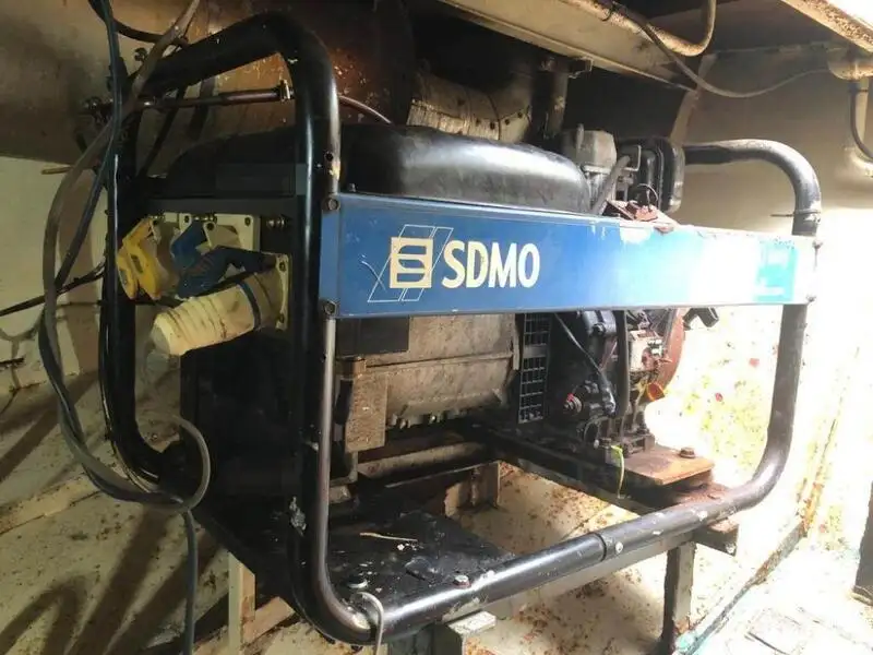 Kapal kerja untuk dijual