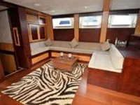 Yacht untuk dijual