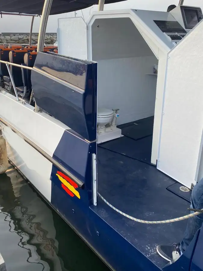Kapal feri untuk dijual