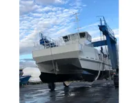 Kapal anak kapal untuk dijual