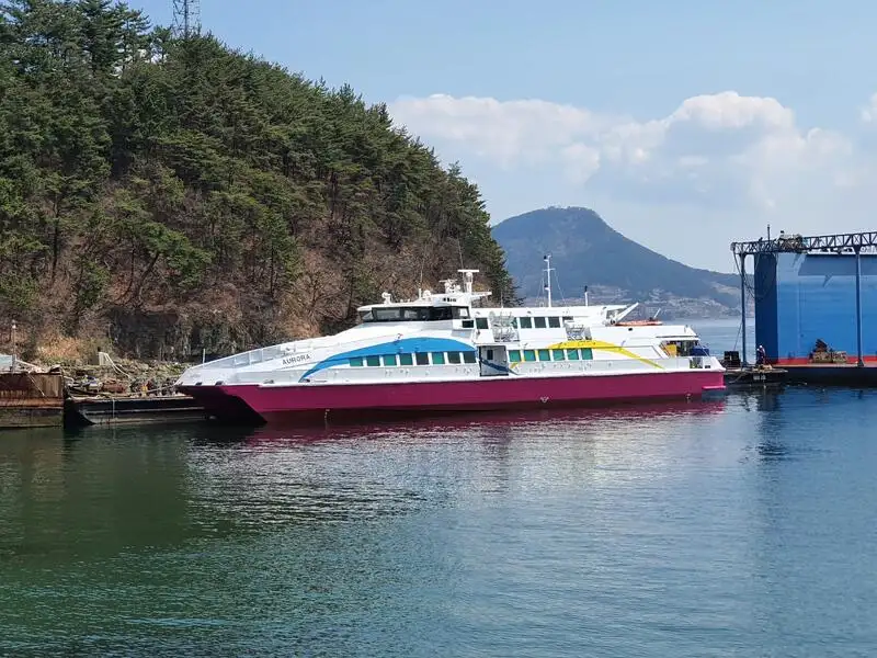 Kapal penumpang untuk dijual