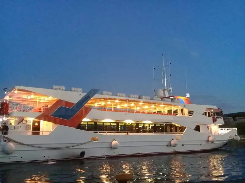 Kapal pelayaran untuk dijual