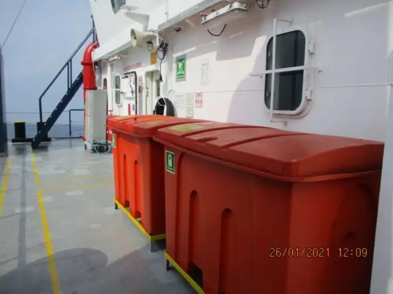 Kapal peti sejuk untuk dijual