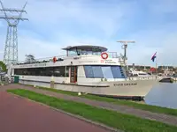 Kapal penumpang untuk dijual