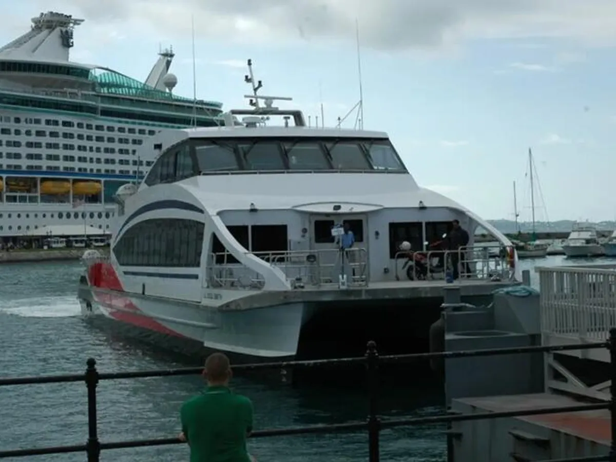 Kapal feri untuk dijual
