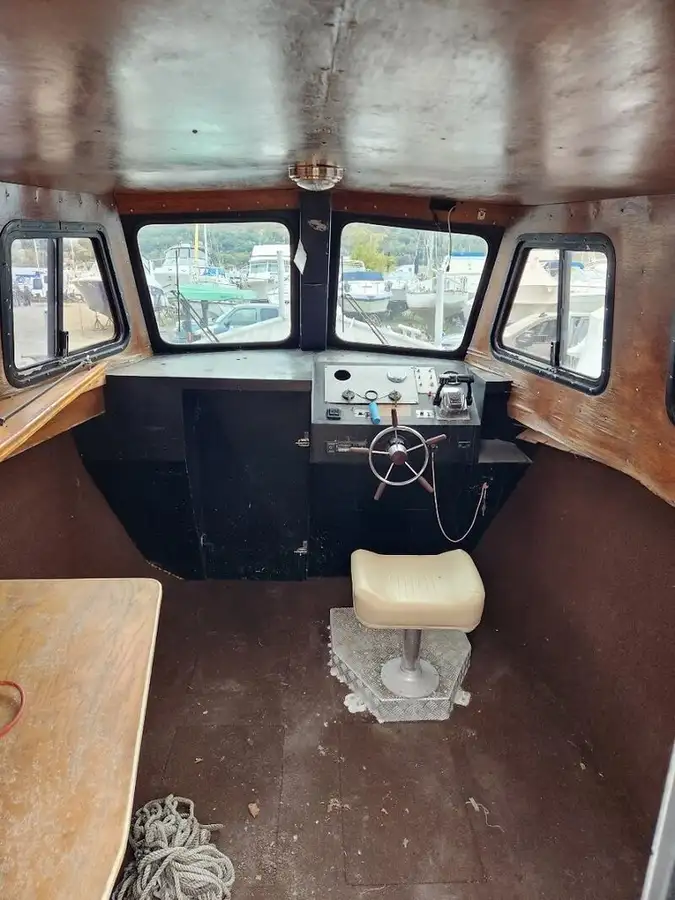 Kapal kerja untuk dijual