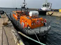 Kapal anak kapal untuk dijual