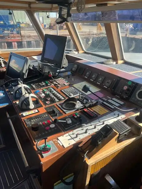 Kapal tinjauan untuk dijual
