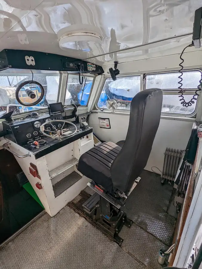 Kapal kerja untuk dijual