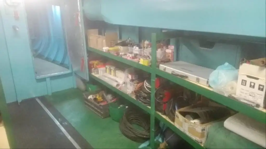 Kapal kerja untuk dijual
