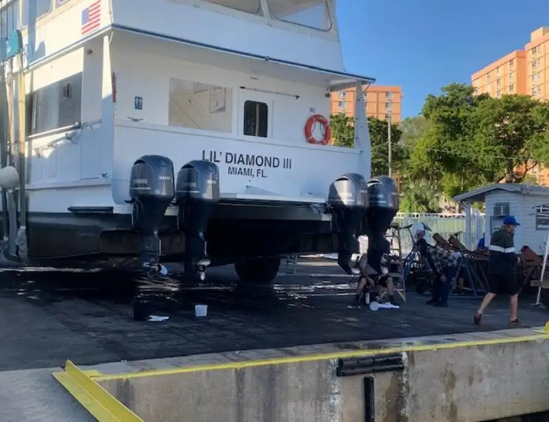 Kapal penumpang untuk dijual