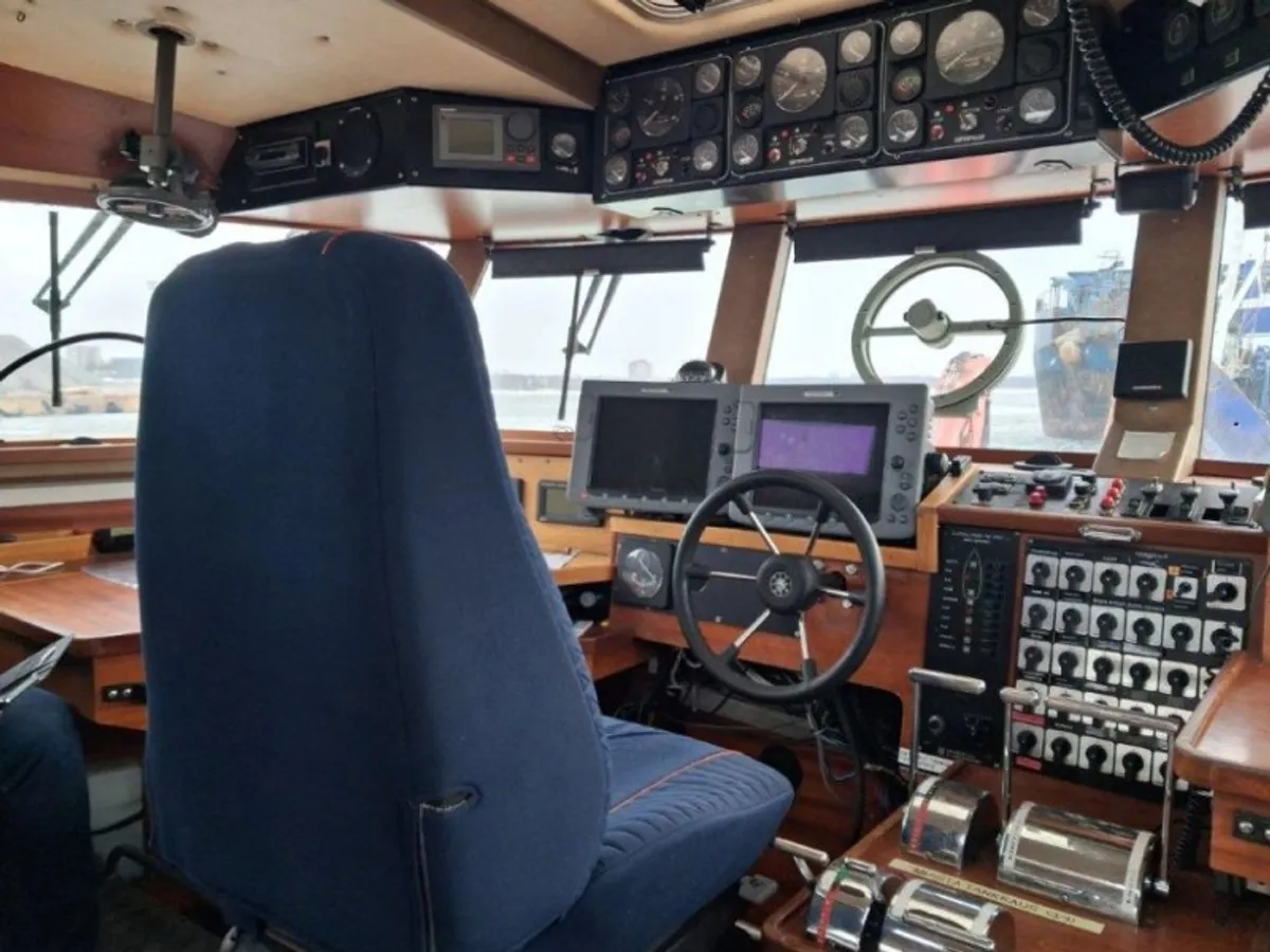 Kapal kerja untuk dijual