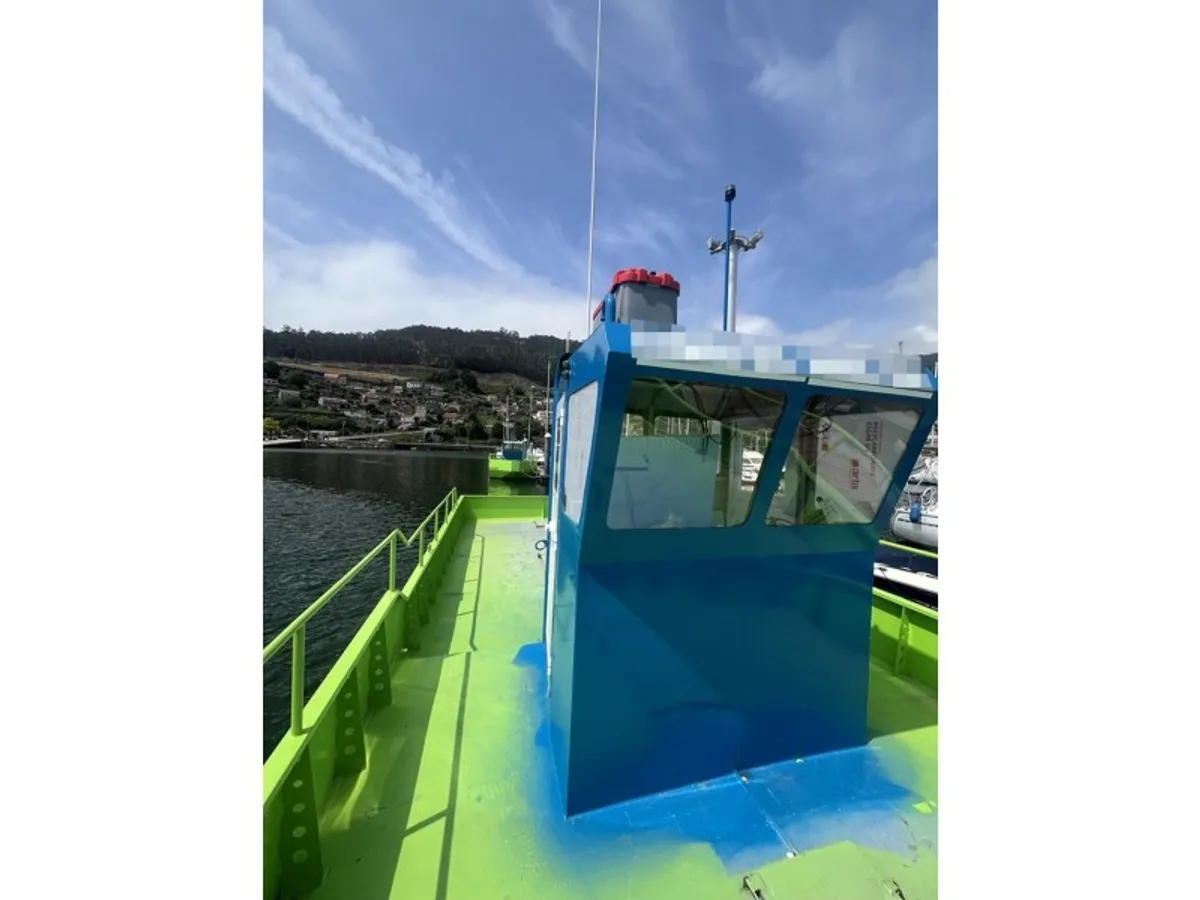 Kapal kerja untuk dijual