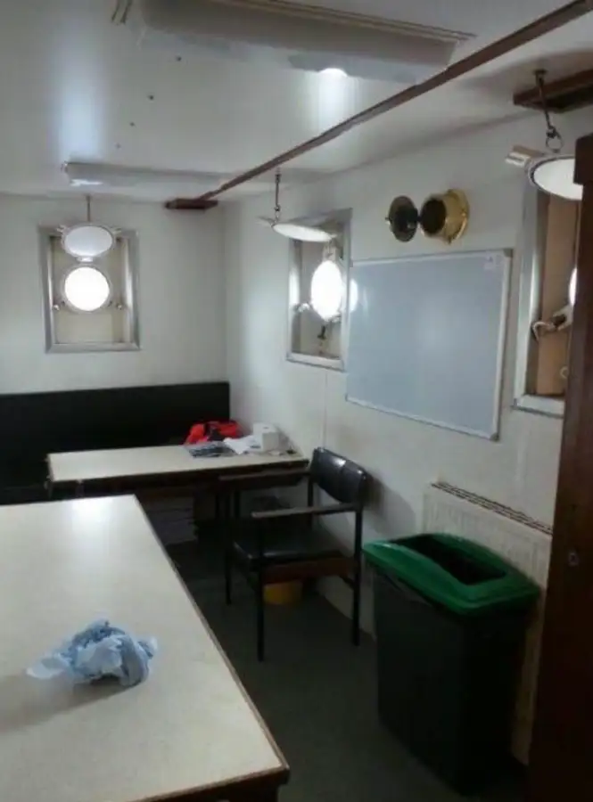 Kapal kerja untuk dijual