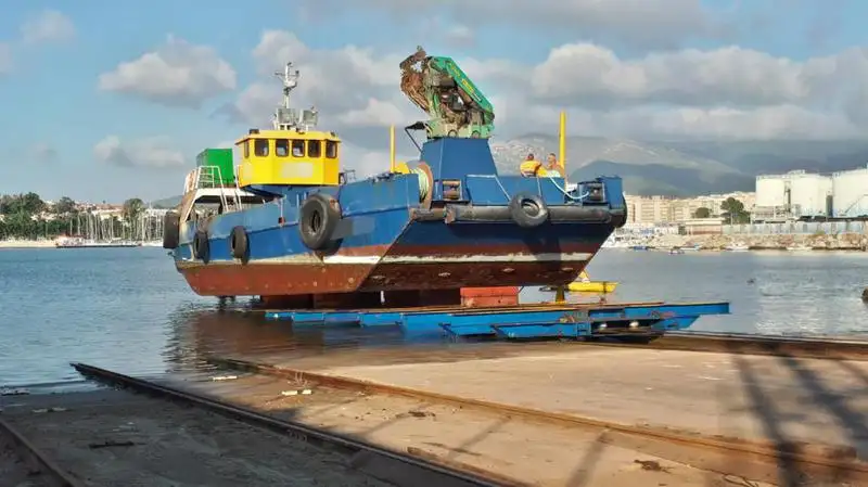 Kapal kerja untuk dijual