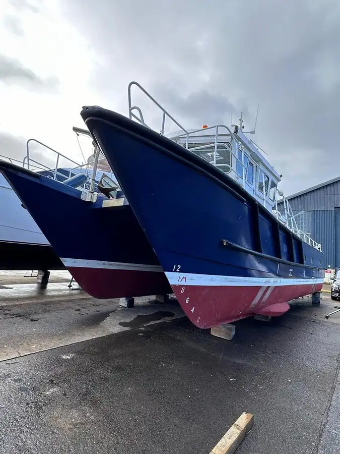 Kapal tinjauan untuk dijual