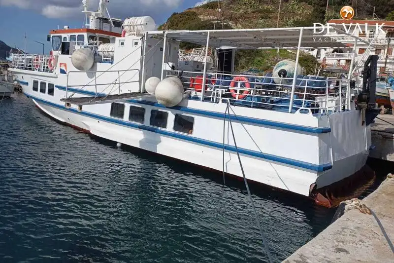 Kapal feri untuk dijual