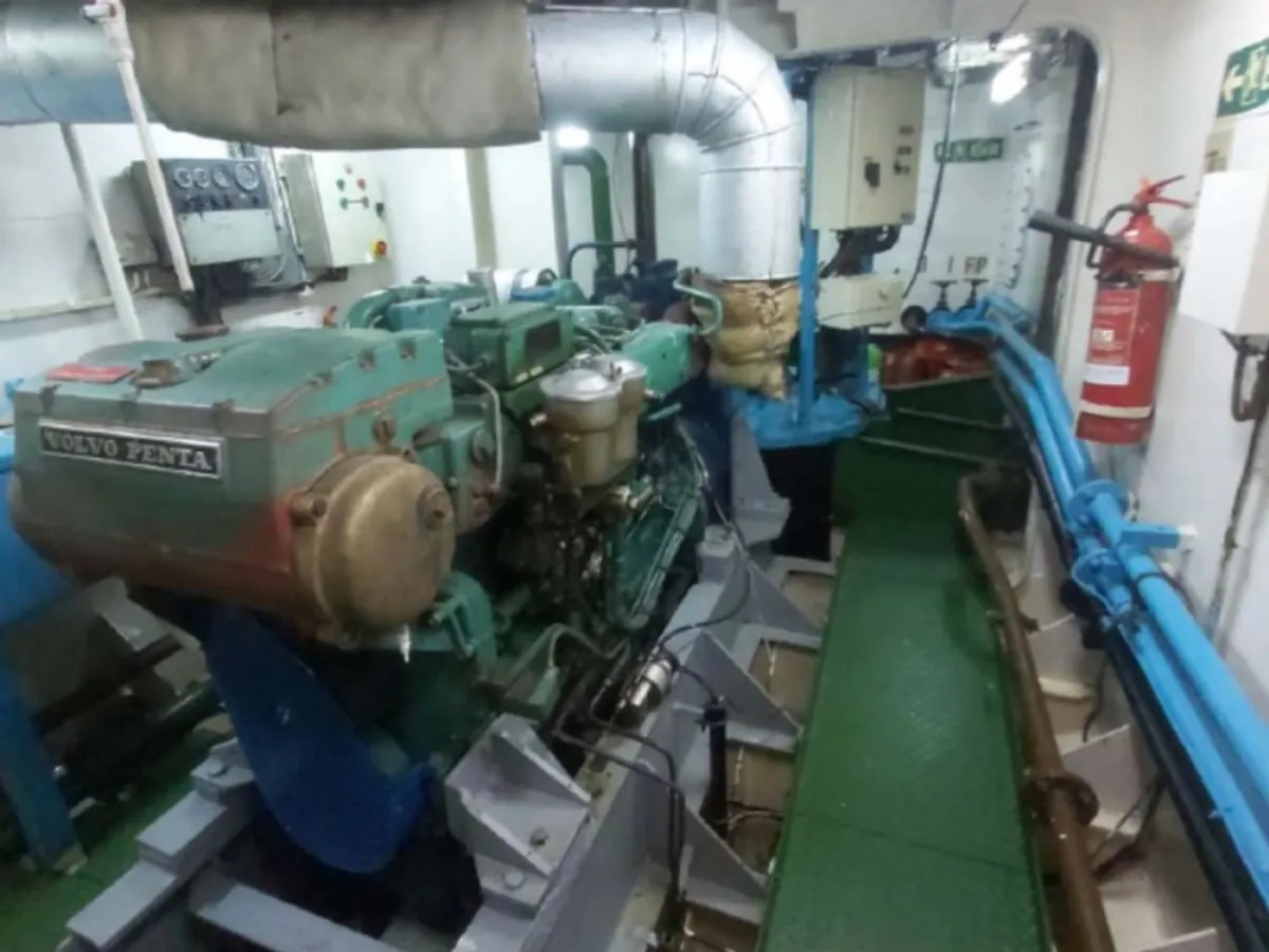 Kapal bekalan untuk dijual