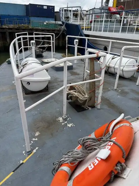 Kapal tinjauan untuk dijual