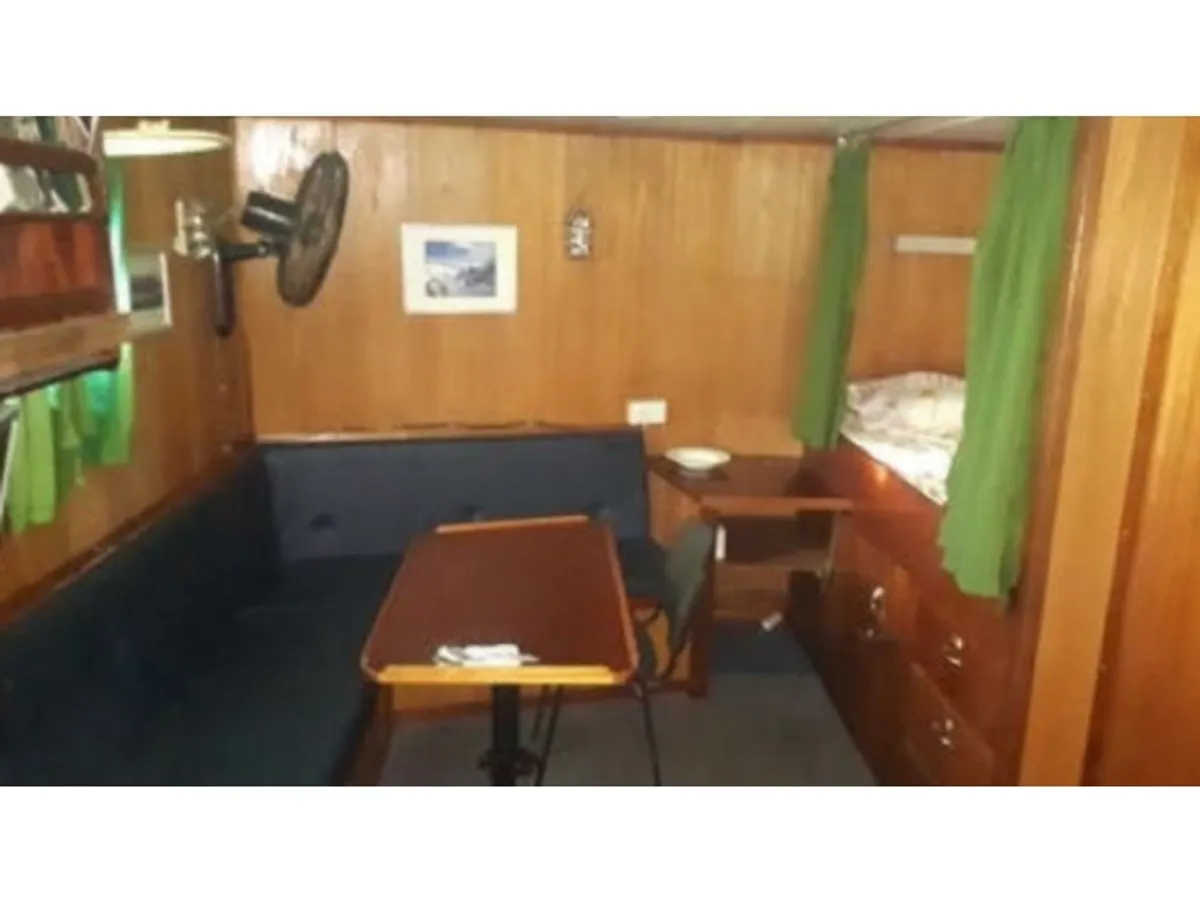 Kapal bekalan untuk dijual