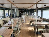 Kapal restoran untuk dijual