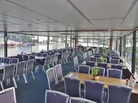 Kapal pelayaran untuk dijual