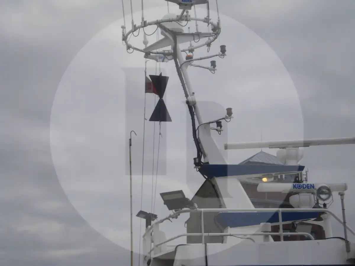 Kapal pengangkut ikan hidup untuk dijual