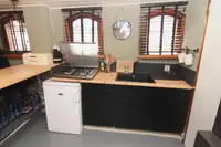 Hotel terapung untuk dijual