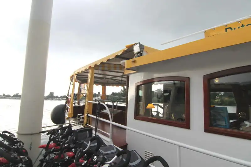 Kapal pelayaran untuk dijual