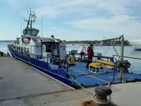Kapal anak kapal untuk dijual
