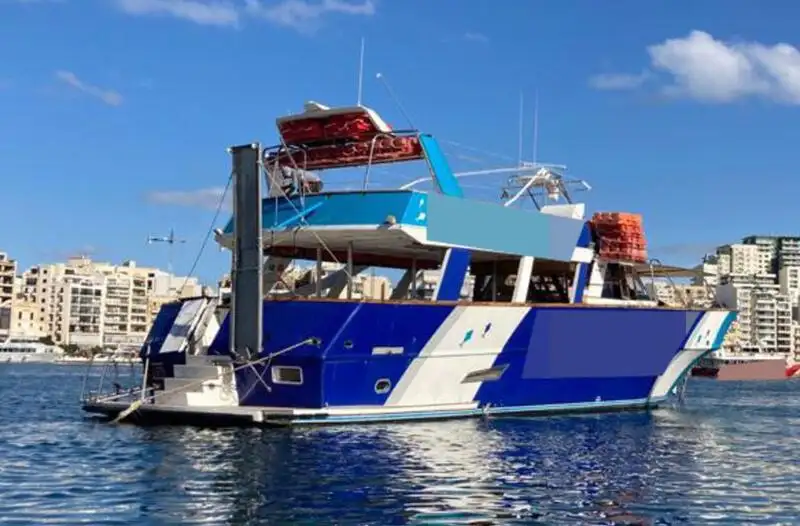 Kapal feri untuk dijual