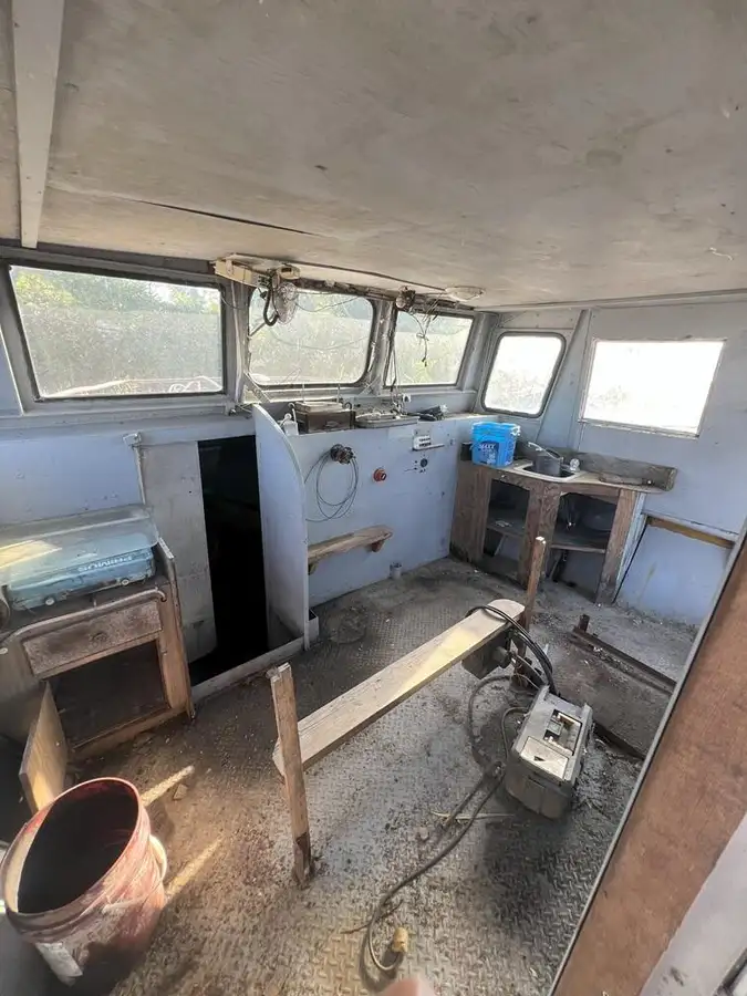 Kapal kerja untuk dijual