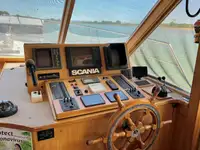 Kapal pelayaran untuk dijual