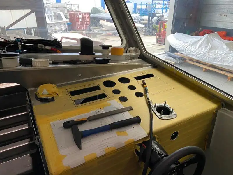 Kapal penyelamat untuk dijual