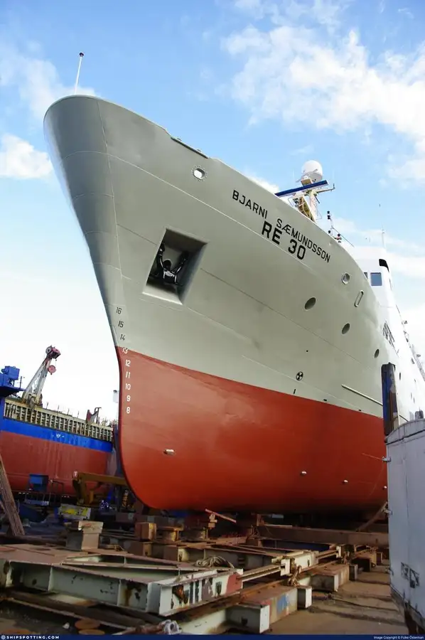 Kapal penyelidik untuk dijual