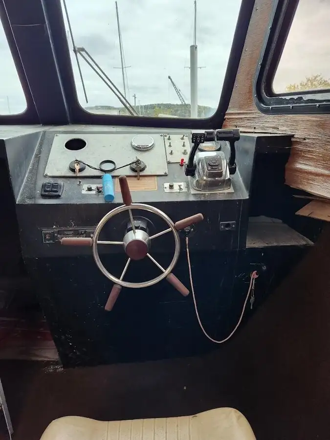 Kapal kerja untuk dijual