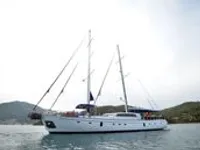 Yacht untuk dijual