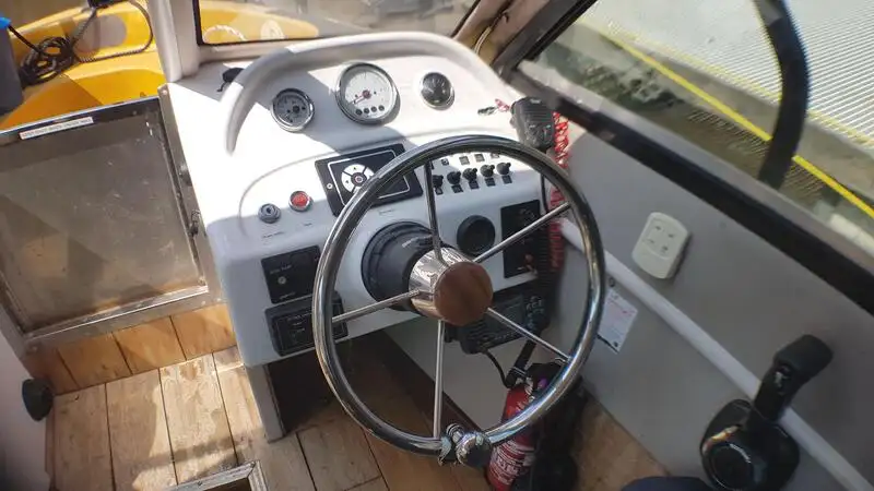 Kapal pelayaran-feri untuk dijual