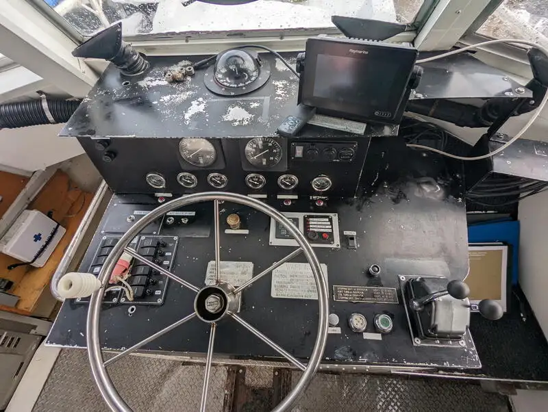 Kapal kerja untuk dijual