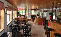 Hotel terapung untuk dijual