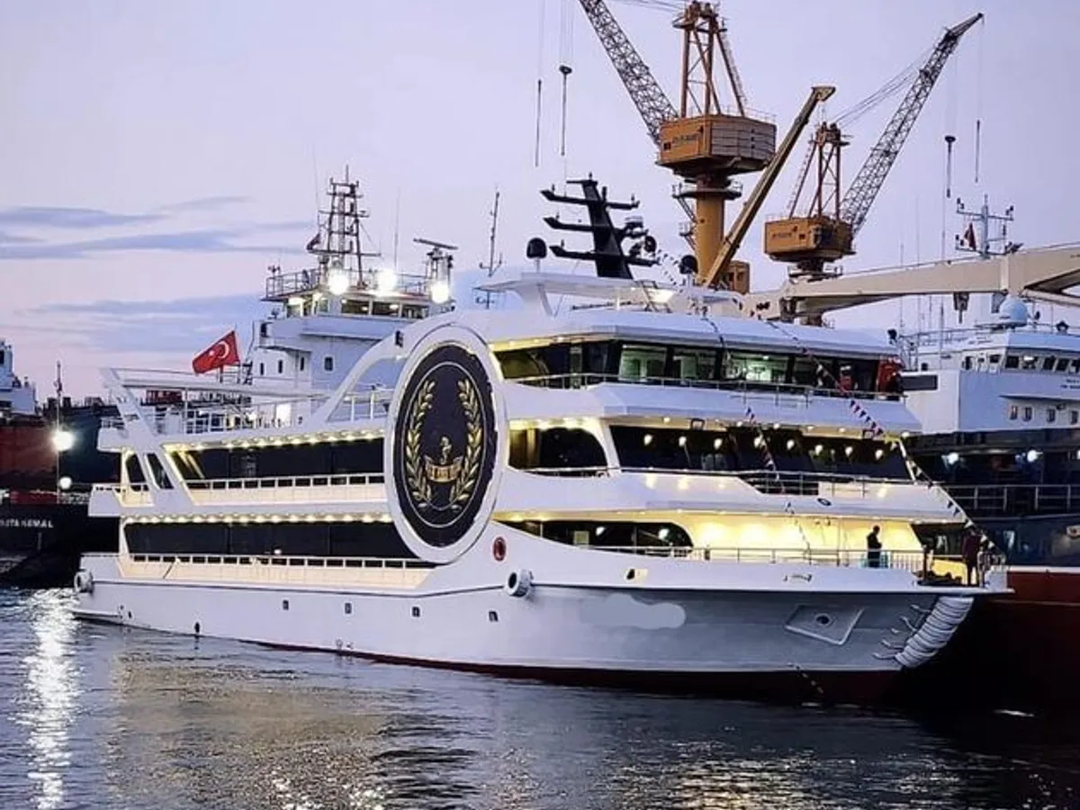 Kapal penumpang untuk dijual