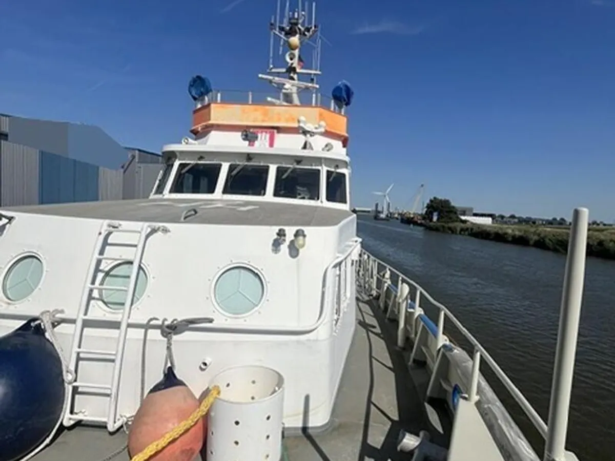 Kapal rondaan untuk dijual