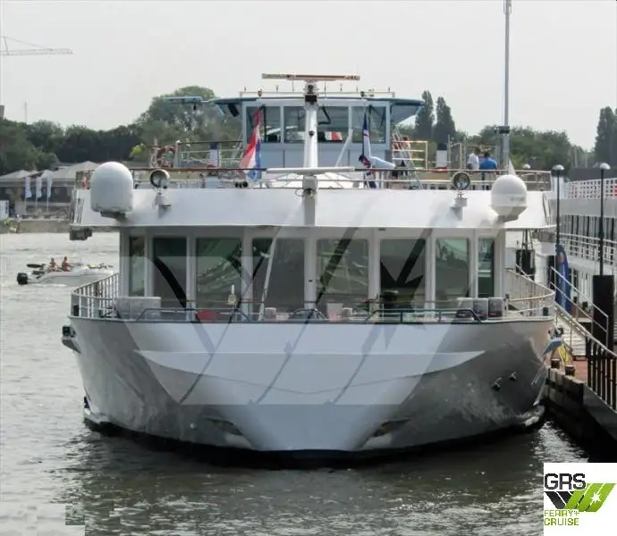 Kapal pelayaran untuk dijual