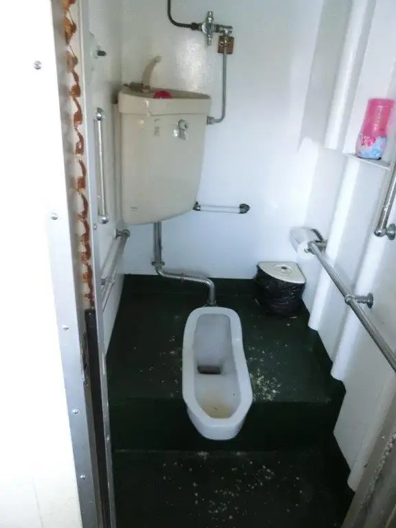 Kapal pelayaran untuk dijual